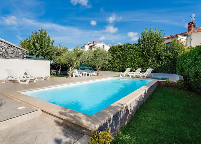 Family House With Swimming Pool And Secluded Garden - By Traveler Tourist Agency - Id 2687 Villa