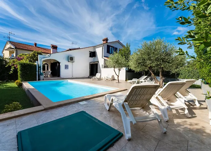 Family House With Swimming Pool And Secluded Garden - By Traveler Tourist Agency - Id 2687 Вилла Пореч