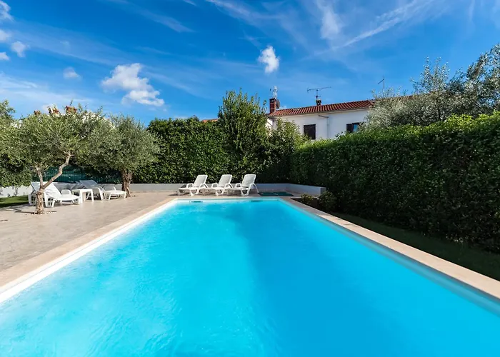 Family House With Swimming Pool And Secluded Garden - By Traveler Tourist Agency - Id 2687 Вилла *
