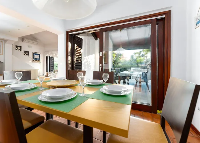Вилла Family House With Swimming Pool And Secluded Garden - By Traveler Tourist Agency - Id 2687