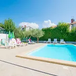 Villa Family House With Swimming Pool And Secluded Garden - By Traveler Tourist Agency - Id 2687 *