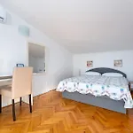 Family House With Swimming Pool And Secluded Garden - By Traveler Tourist Agency - Id 2687 Poreč
