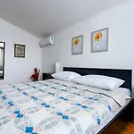 Family House With Swimming Pool And Secluded Garden - By Traveler Tourist Agency - Id 2687 Villa *