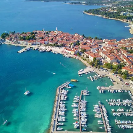 Villa Family House With Swimming Pool And Secluded Garden - By Traveler Tourist Agency - Id 2687