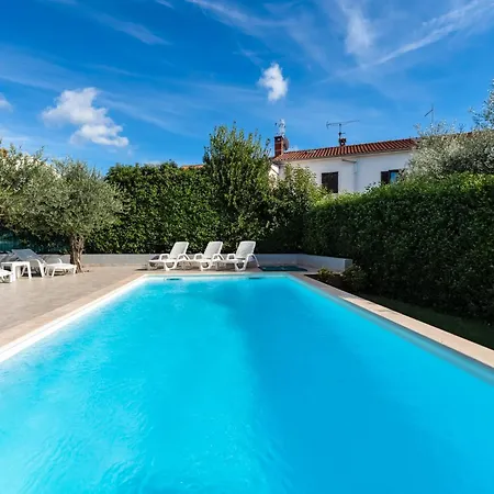 Family House With Swimming Pool And Secluded Garden - By Traveler Tourist Agency - Id 2687 Villa *