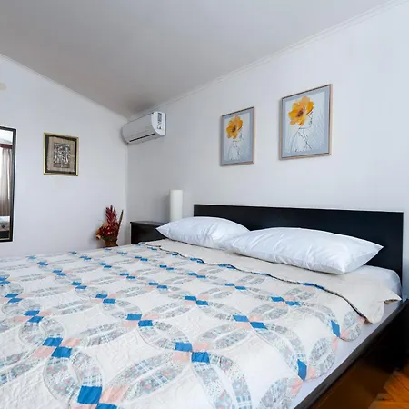 Family House With Swimming Pool And Secluded Garden - By Traveler Tourist Agency - Id 2687 Villa *