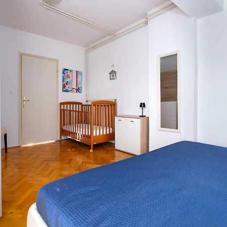 Family House With Swimming Pool And Secluded Garden - By Traveler Tourist Agency - Id 2687