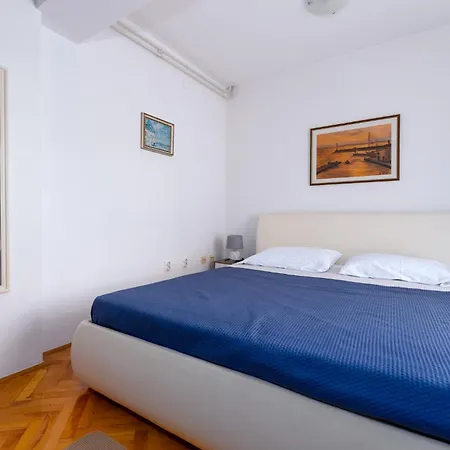 Family House With Swimming Pool And Secluded Garden - By Traveler Tourist Agency - Id 2687 Villa *