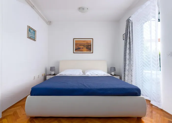 Family House With Swimming Pool And Secluded Garden - By Traveler Tourist Agency - Id 2687 *