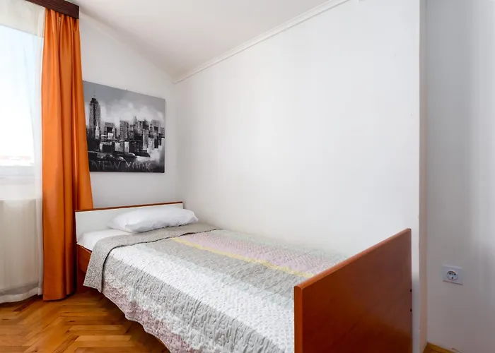 Villa Family House With Swimming Pool And Secluded Garden - By Traveler Tourist Agency - Id 2687 *