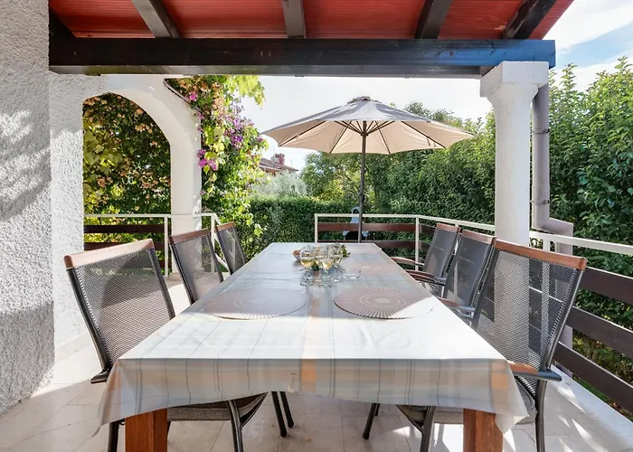 Family House With Swimming Pool And Secluded Garden - By Traveler Tourist Agency - Id 2687 Vila Poreč