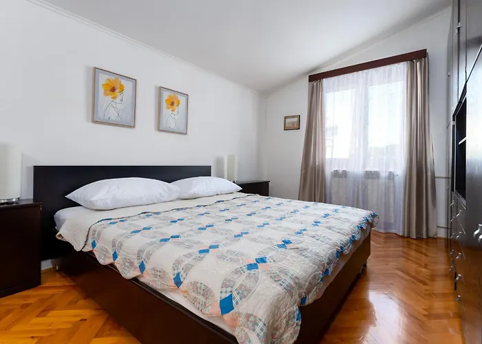 Villa Family House With Swimming Pool And Secluded Garden - By Traveler Tourist Agency - Id 2687 *