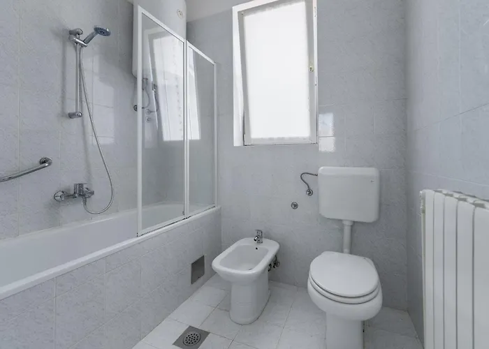 Vila Family House With Swimming Pool And Secluded Garden - By Traveler Tourist Agency - Id 2687 Poreč