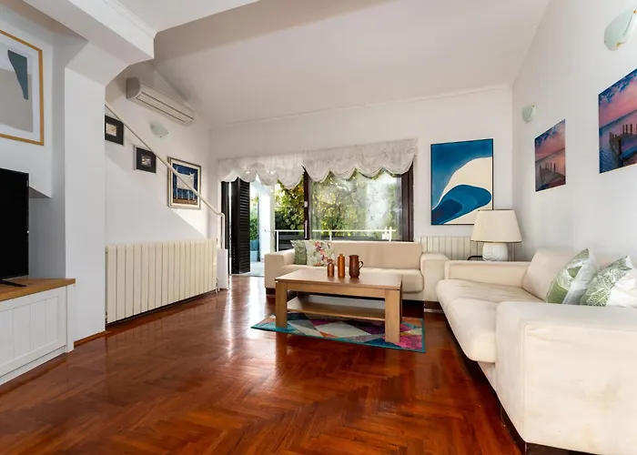 Family House With Swimming Pool And Secluded Garden - By Traveler Tourist Agency - Id 2687 Poreč