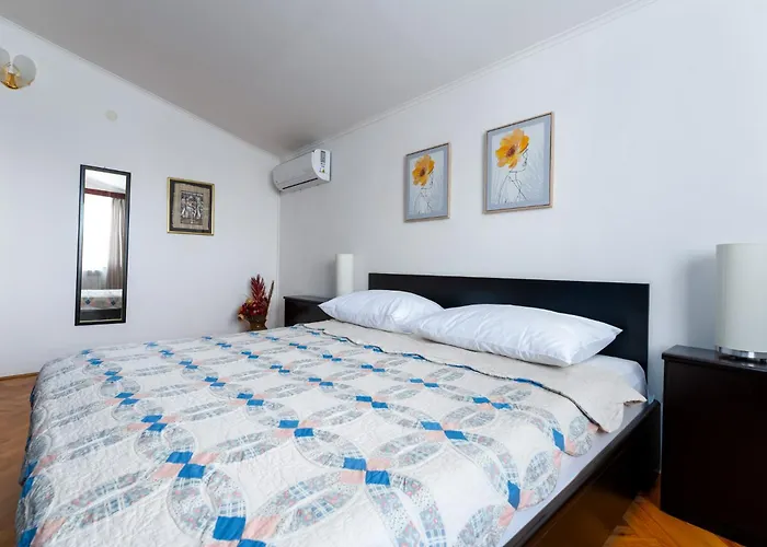 Family House With Swimming Pool And Secluded Garden - By Traveler Tourist Agency - Id 2687 Villa *