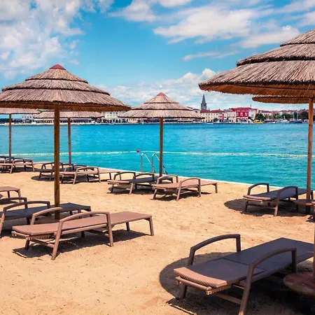 Family House With Swimming Pool And Secluded Garden - By Traveler Tourist Agency - Id 2687 *