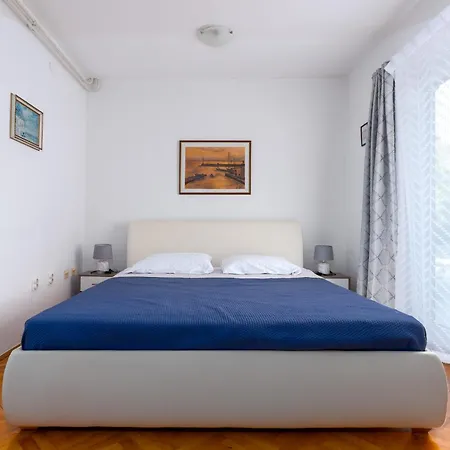 Family House With Swimming Pool And Secluded Garden - By Traveler Tourist Agency - Id 2687 *