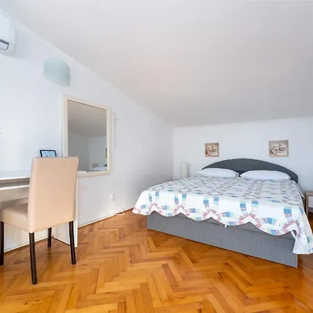 Family House With Swimming Pool And Secluded Garden - By Traveler Tourist Agency - Id 2687 Пореч