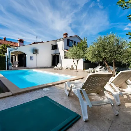 Family House With Swimming Pool And Secluded Garden - By Traveler Tourist Agency - Id 2687 Вілла Пореч